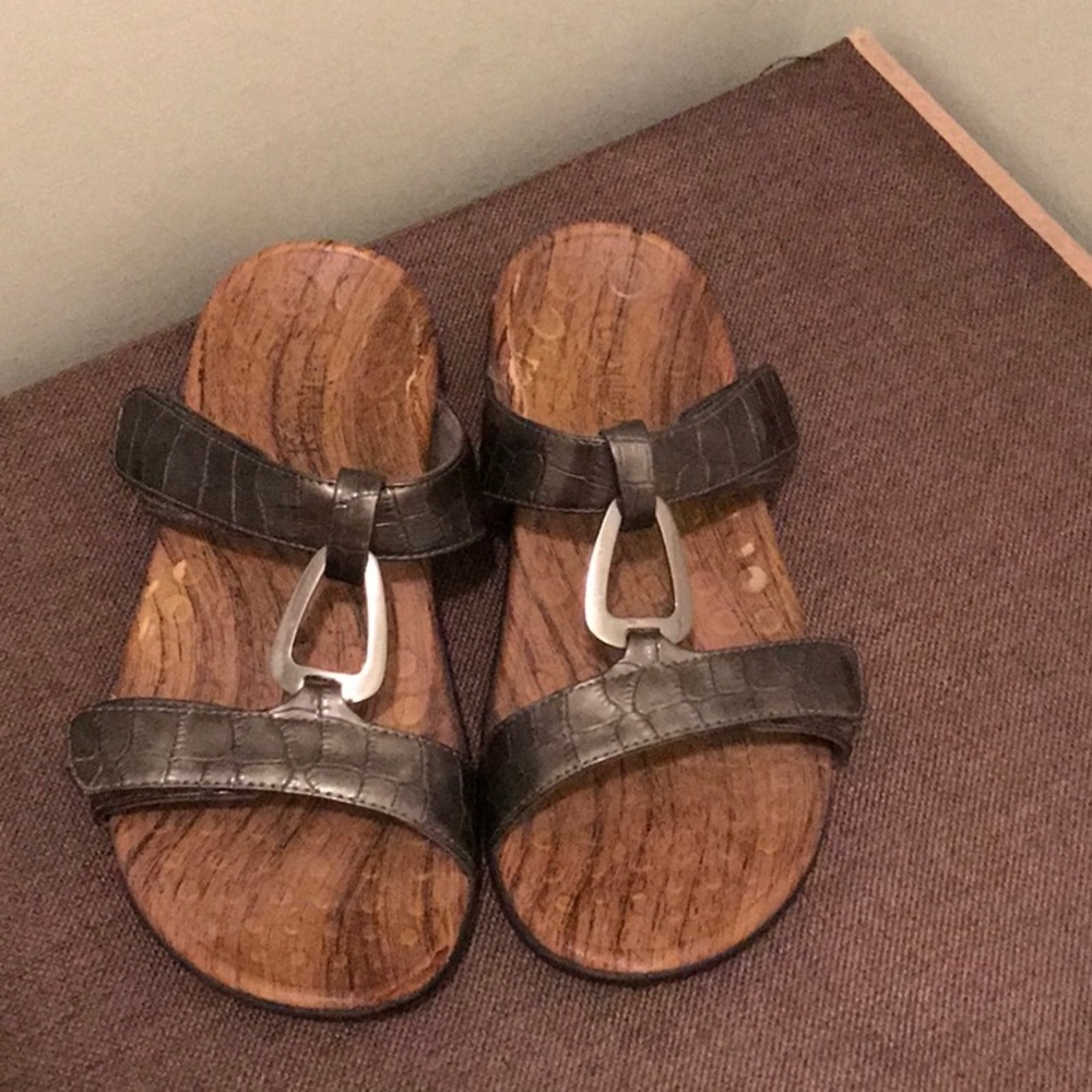 Orthaheel orthotic sandles